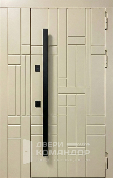 Стальная дверь кремовая с геометрическим рельефом и вертикальной ручкой №93