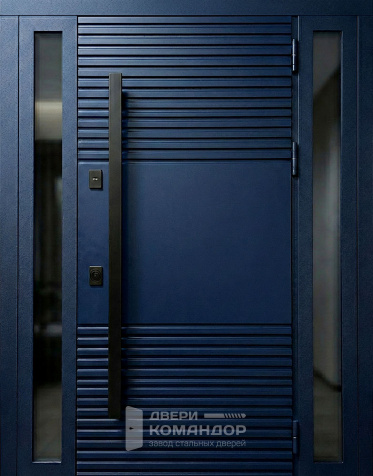 Железная дверь темно-синяя с горизонтальными рейками и боковым стеклом №54 - наружная сторона