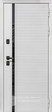 Входная белая металлическая дверь в квартиру №37 - наружная сторона