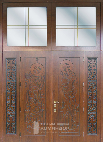 Высокая входная дверь парадная №42 - наружная сторона