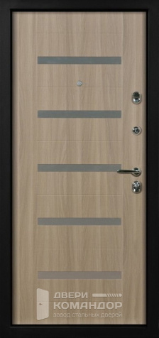 Входная дверь в брусовой дом - внутренняя сторона