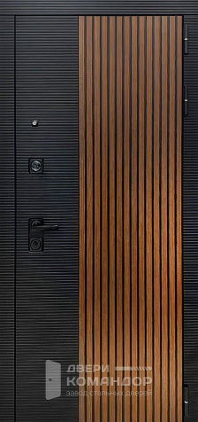 Входная дверь с рейками №38 - наружная сторона